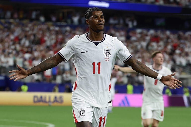 El delantero de Inglaterra, Marcus Rashford, celebra tras anotar un gol durante el partido de fútbol del Grupo L de la Copa Mundial 2026 entre Inglaterra y Croacia en el Dallas Stadium en Arlington.