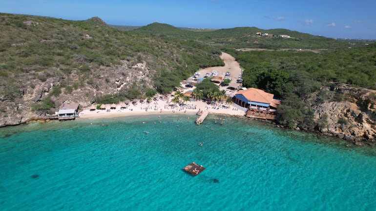 Vistea aérea de Kokomo, inspirada en la canción de los Beach Boys, su historia encierra la defensa de la isla de Curazao con fuertes que hoy son vestigios arquitectónicos.