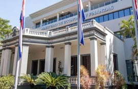 Fachada del Ministerio de Economía y Finanzas.