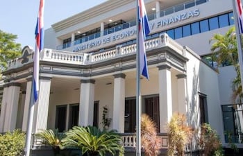 Fachada del Ministerio de Economía y Finanzas.