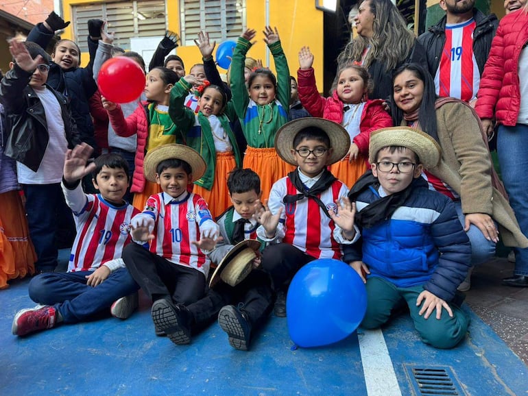 el emotivo aliento de los niños para la Selección Paraguaya en la previa del partido ante Australia - Nacionales