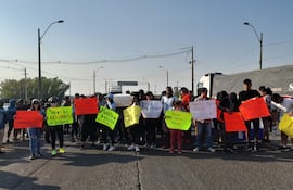 Comerciantes y pobladores de Nanawa se manifiestan.