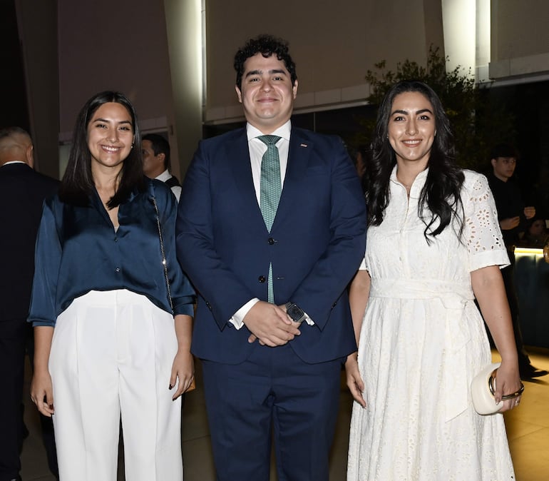 Maggi Sala, Gabriel Tapia y Julia Sala.