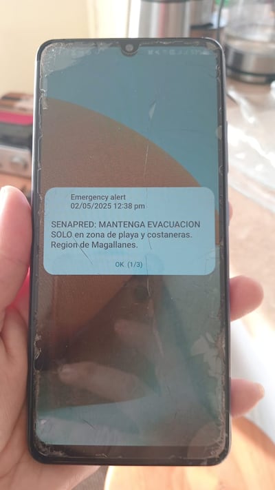 Este es el mensaje de alerta que llegó a los residentes en Punta Arenas, Chile, tras el sismo que se registró al sur de Chile.