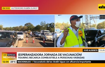 Touring recarga combustible a vehículos varados en el Rubén Dumot