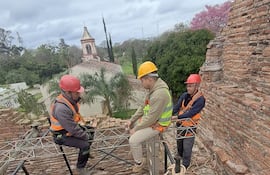 Técnicos especializados en protección y conservación del patrimonio realizaron la limpieza de las ruinas de Humaitá.