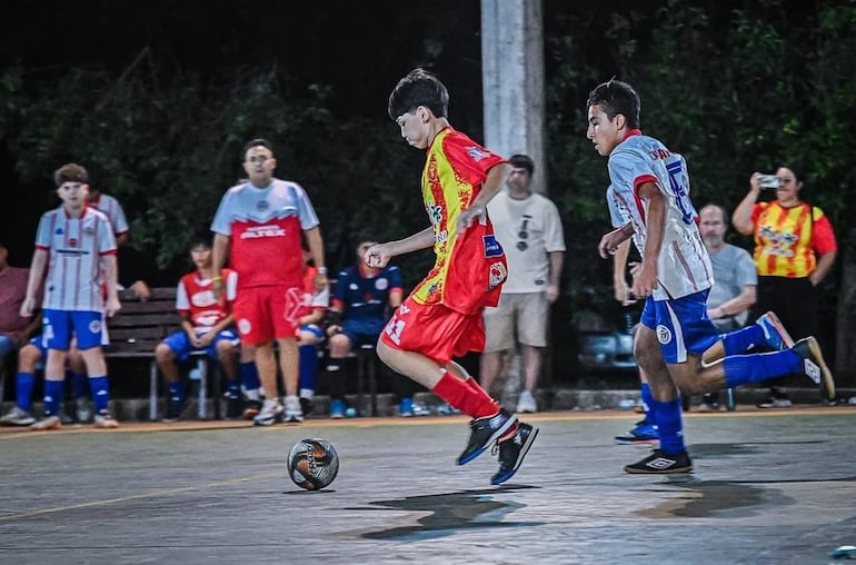 Uno de los muchos encuentros disputados en Carapeguá, en el Nacional U12 - U14. (Foto de Felipe Pintasilgo)