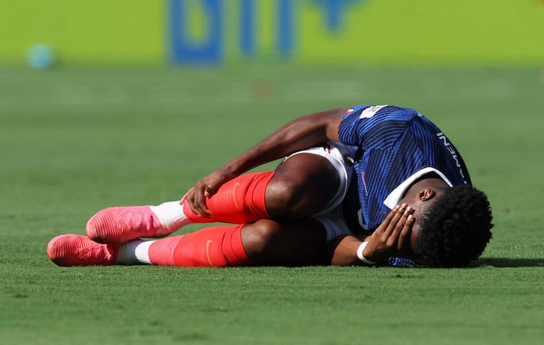 Aurélien Tchouaméni #8 de Francia reacciona durante el partido de dieciseisavos de final de la Copa Mundial de la FIFA 2026 entre Francia y Suecia en el New York New Jersey Stadium, en East Rutherford, Nueva Jersey.