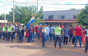 Las movilizaciones continuarán y no se descarta el cierre de rutas , mientras los manifestantes también protestan frente a la Fiscalía de Santa Rosa del Aguaray.