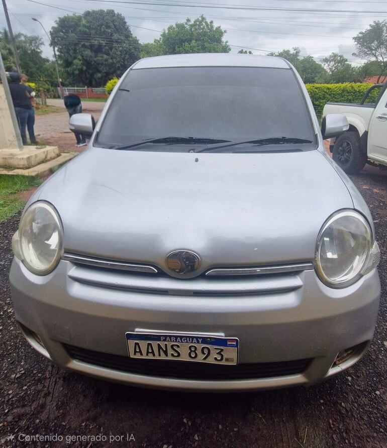 El automóvil Toyota Sienta fue recuperado del poder del detenido.