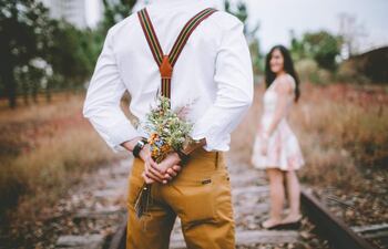 “¿Sobrevivirá la pareja tradicional?”, una pregunta difícil de responder por cuanto que no estamos frente a una crisis coyuntural, de desorden momentáneo, sino delante de un terremoto cuyas placas tectónicas en reacomodamiento fijarán nuevas condiciones en las relaciones sociales y, consecuentemente, en las relaciones de pareja.