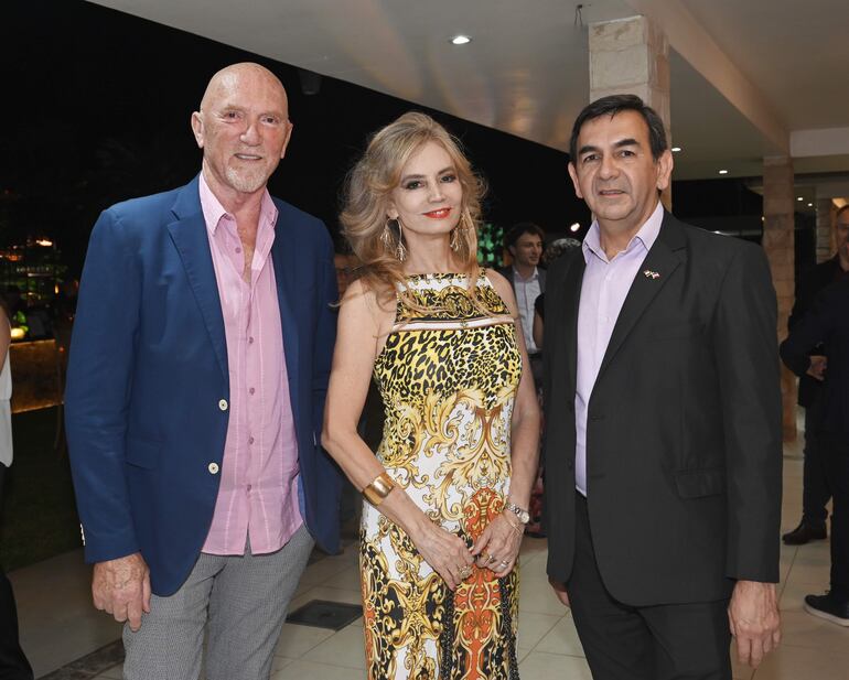 Humberto Gilardini, Nannina Galluppi y Claudio Bardella. 