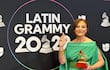 Berta Rojas con uno de los Latin Grammy que obtuvo su álbum "Legado" en 2022. La guitarrista buscará estar nuevamente entre los nominados de esta edición.