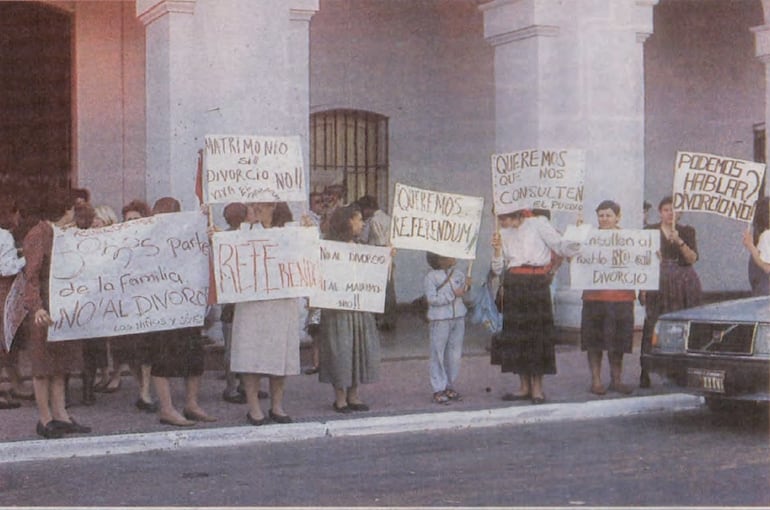 A 35 años del divorcio vincular en Paraguay: entre protestas, temor social y amenazas de excomunión A 35 años del divorcio vincular en Paraguay: entre protestas, temor social y amenazas de excomunión