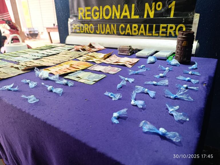 Detienen a dos sospechosos de microtráfico durante un allanamiento en Pedro Juan Caballero Detienen a dos sospechosos de microtráfico durante un allanamiento en Pedro Juan Caballero