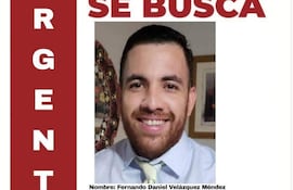 Cartel de búsqueda con la foto de Fernando Daniel Velázquez Méndez, destacando sus características y datos de contacto.