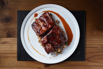 Carne con salsa caramelizada.