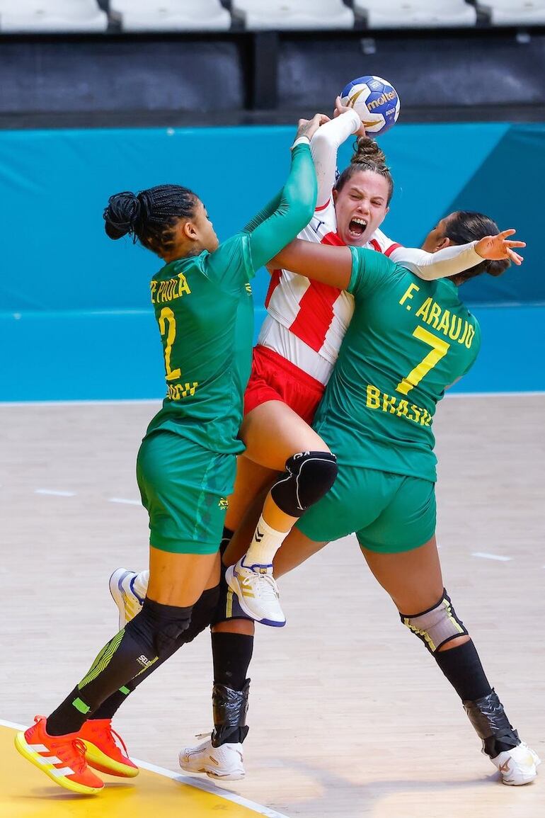 Las Guerreras cayeron ante Brasil en el estreno.