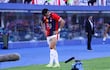 La última imagen del lateral Blas Riveros, en el Superclásico ante Olimpia, del que se tuvo que retirar tras jugar apenas diez minutos.