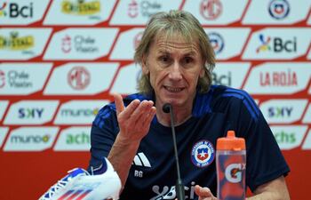 Ricardo Alberto Gareca Nardi (67 años), entrenador argentino de la Selección Chilena de Fútbol.