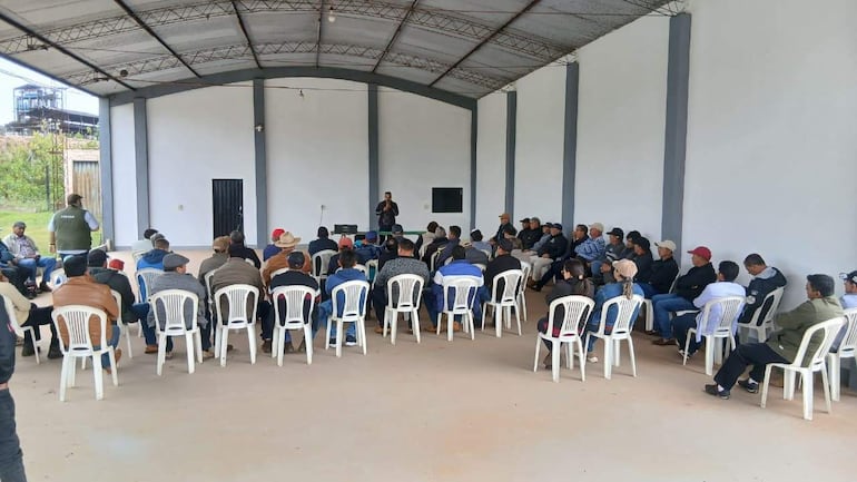 Cañicultores exigen a Petropar soluciones ante falta de capacidad para procesar toda la producción en Troche.