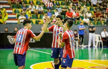 Festejos de los albirrojos C15 en el pasado mundial en Presidente Franco, en 2021, cuando Paraguay fue tercero, detrás de Brasil y Colombia.