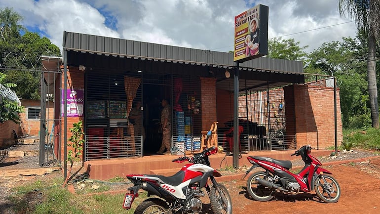 Los maleantes encapuchados irrumpieron a la bodega poco antes de las 11:00 para tomar la millonaria suma.