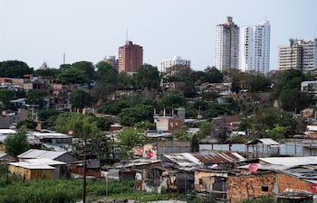 Pobreza en Paraguay. El Presidente de la República, Santiago Peña afirmó ante la Asamblea de las NN.UU. que se redujo la pobreza y el desempleo.