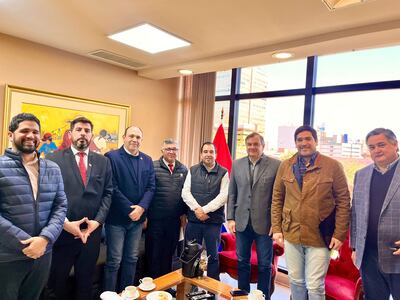 Miembros de la Comisión de Entes Binacionales Hidroeléctricos de la Cámara de Diputados con representantes de Aña Cuá.