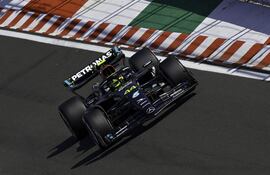 El Mercedes-AMG Petronas del piloto inglés Lewis Hamilton en la sesión de clasificación del Gran Premio de Hungría, la undécima carrera de la temporada 2023 dela Fórmula 1, en el circuito de Hungaroring.