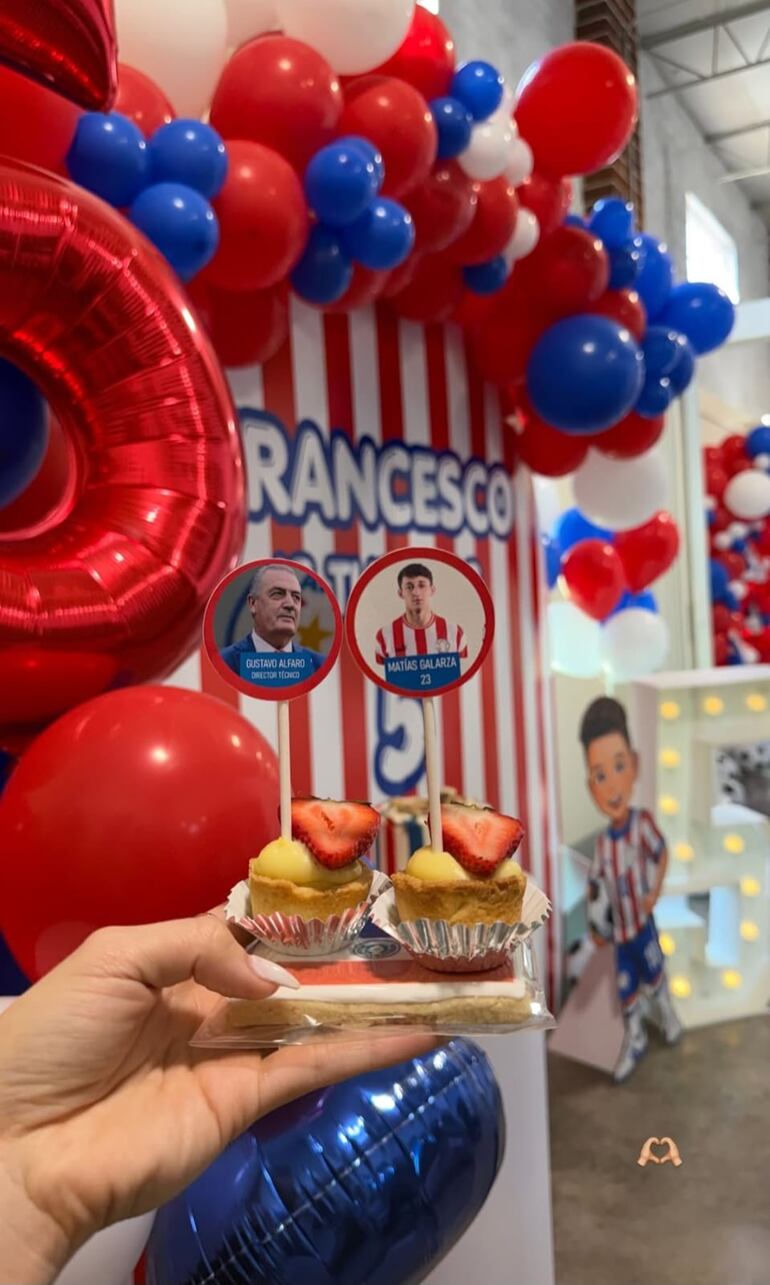 Cupcakes con los rostros de Gustavo Alfaro y Matías Galarza. (Captura de la historia de Instagram de Jessica Marecos)