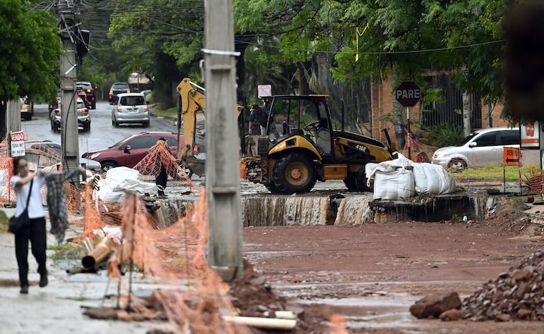 Obras inconclusas de Nenecho: Vivir en Asunción es un “deporte de riesgo”, dicen