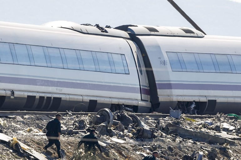 Estado del tren AVE tras el accidente en el que ha colisionado este miércoles con otro de Iryo en la línea Madrid-Andalucía, a la altura de Urda (Toledo) con un balance de, al menos, 64 fallecidos y decenas de heridos graves. 