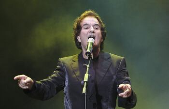 Manuel de la Calva, miembro del Dúo Dinámico, uno de los grupos más famosos del pop español de mediados del siglo pasado, falleció hoy en Madrid a los 88 años.