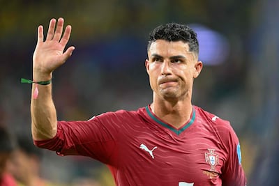 Cristiano Ronaldo, delantero número 07 de Portugal, saluda a los aficionados tras el partido de fútbol del Grupo K del Mundial 2026 entre Colombia y Portugal en el Miami Stadium de Miami Gardens el 27 de junio de 2026.