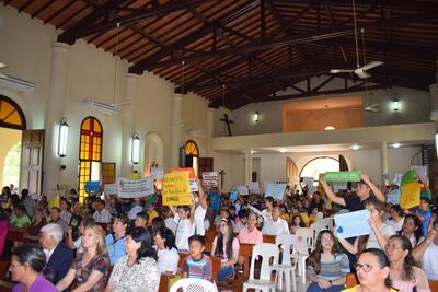 Feligreses de diferentes centros católicos llegaron hasta la Catedral Inmaculada Concepción de María.