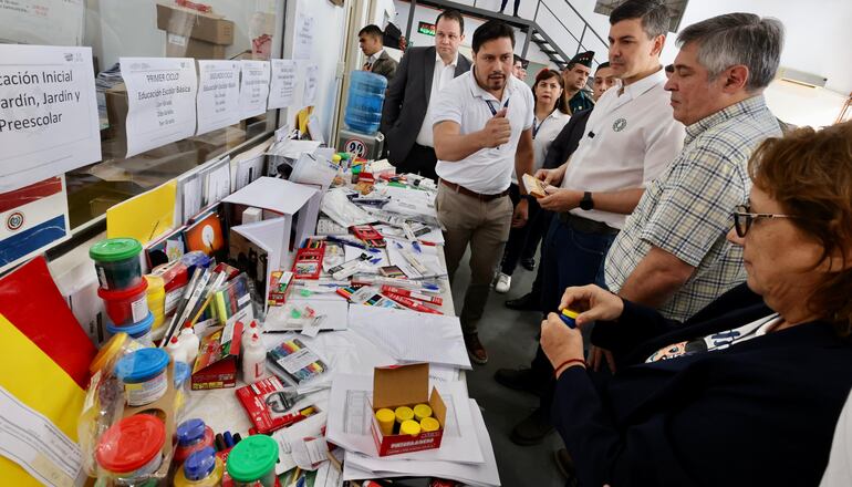 Santiago Peña prometió que los kits llegarían a todos y a tiempo.