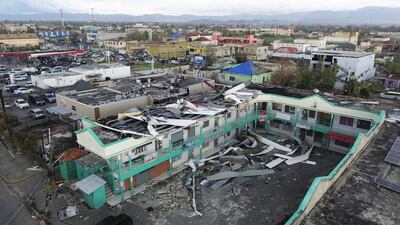 Una vista aérea muestra edificios dañados tras el paso del huracán Melissa, en Westmoreland, Jamaica.