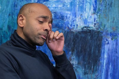 Noureddin Bongo, hijo del depuesto líder de Gabón, Ali Bongo, reacciona durante una entrevista con la AFP en una oficina del centro de Londres el 5 de noviembre de 2025.