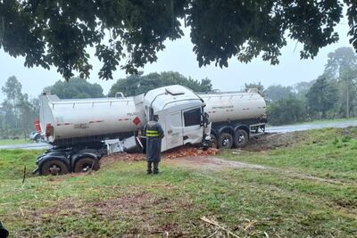 Camión cisterna involucrado en accidente fatal ocurrido en San Estanislao en la ruta PY03.