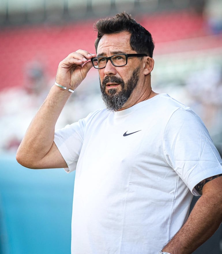 El argentino Pablo Andrés Sánchez Spucches (53 años), entrenador de Olimpia popularmente conocido como "Vitamina". (Foto: @elClubOlimpia)