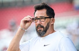 El argentino Pablo Andrés Sánchez Spucches (53 años), entrenador de Olimpia popularmente conocido como "Vitamina". (Foto: @elClubOlimpia)