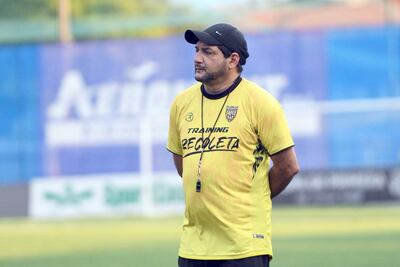 Jorge Osmar González Frutos, director técnico de Recoleta FC, se encuentra en la cuerda floja.
