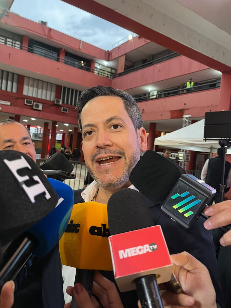 Raúl Latorre en la Junta de Gobierno de la ANR. Foto: Mariela Fretes/ABC TV.
