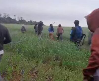 Los nativos invadieron la propiedad, según la denuncia.