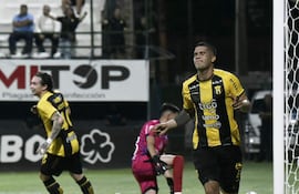 Eduardo Sebastián Zaracho (27 años) abrió con su gol el camino de la victoria legendaria.