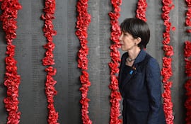 CANBERRA (Australia), 04/05/2026.- Prime Minister of Japan Sanae Takaichi walks along the Roll of Honour during a visit to the Australian War Memorial in Canberra, Australia, 04 May 2026. Prime Minister of Japan Sanae Takaichi is on a three-day visit to Australia. (Japón) EFE/EPA/LUKAS COCH AUSTRALIA AND NEW ZEALAND OUT