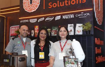 Delia Moreno, gerente del canal gastronómico de Unilever Food Solutions, y Paula Alarcón, chef corporativa de Unilever Food Solutions.