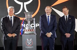 Los responsables de clubes, organización y la Supercopa.
