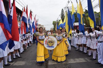 Desfile en el marco de la fiesta patronal de la Virgen del Rosario de Luque.